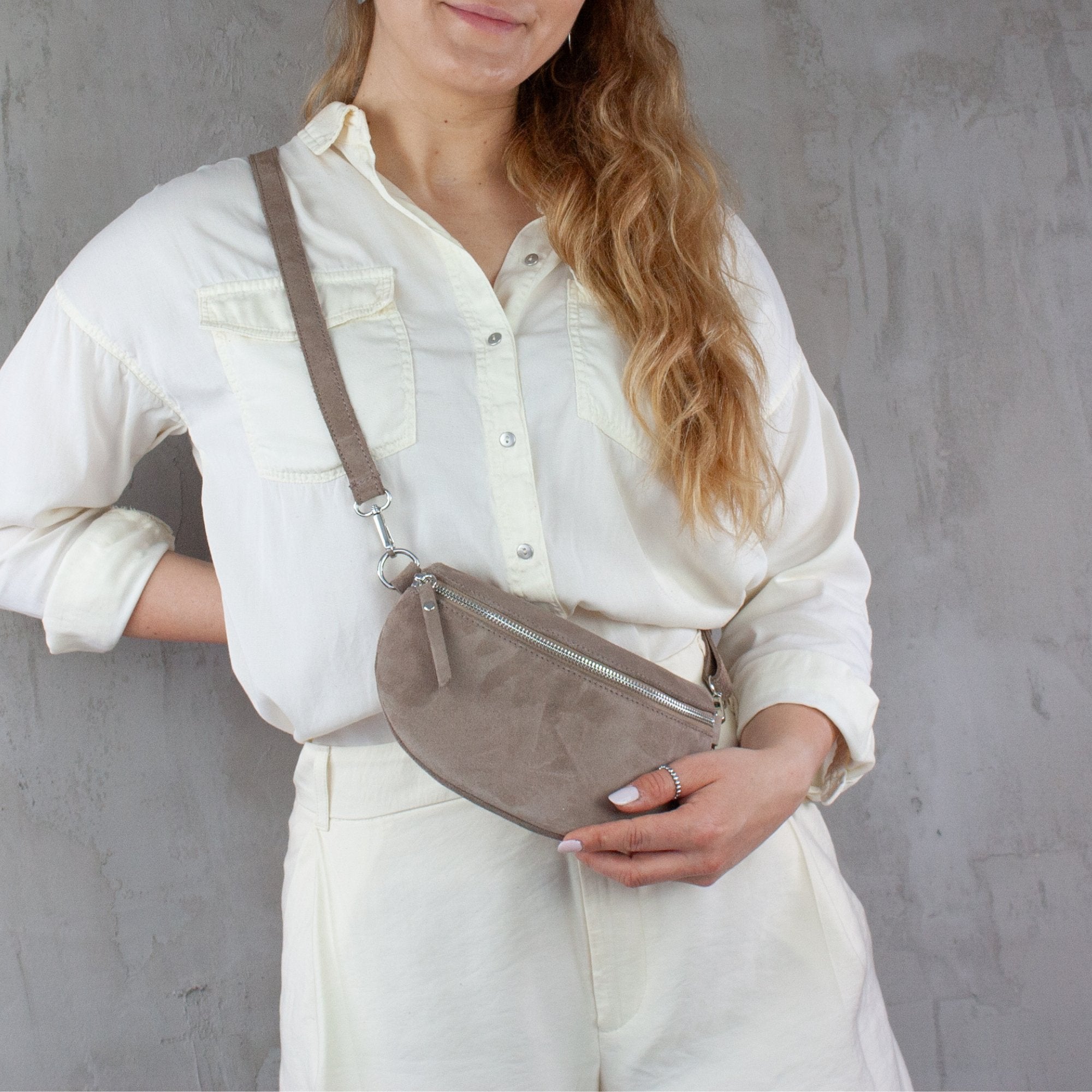 lepelou - leder - Bauchtasche - Wildleder Bauchtasche taupe mit Wechselgurt | S - L - LPBVALTAUS5