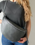 lepelou - leder - Bauchtasche - XL Bauchtasche LARA dunkelgrau - LPBLARDGRE