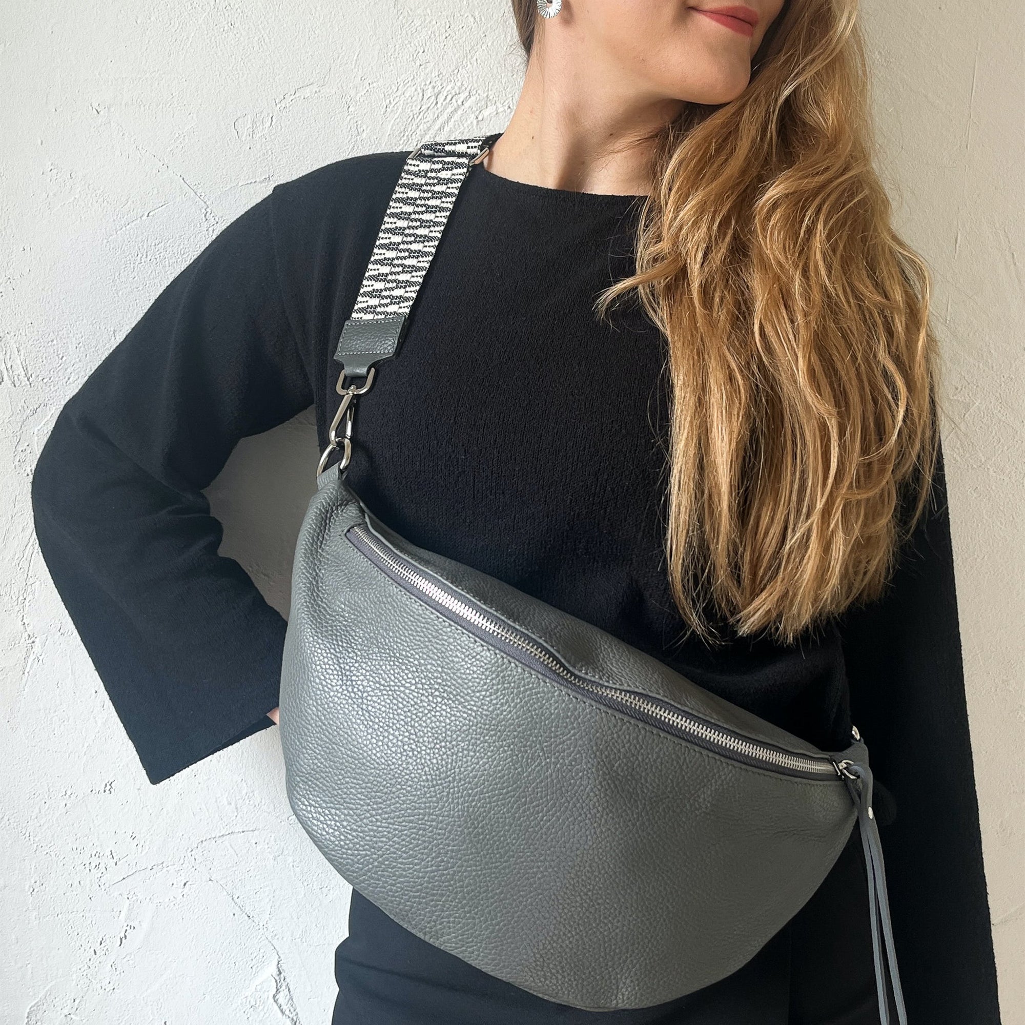 lepelou - leder - Bauchtasche - XL Bauchtasche LARA dunkelgrau - LPBLARDGRE