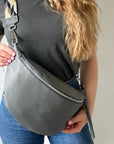 lepelou - leder - Bauchtasche - XL Bauchtasche LARA dunkelgrau - LPBLARDGRE2