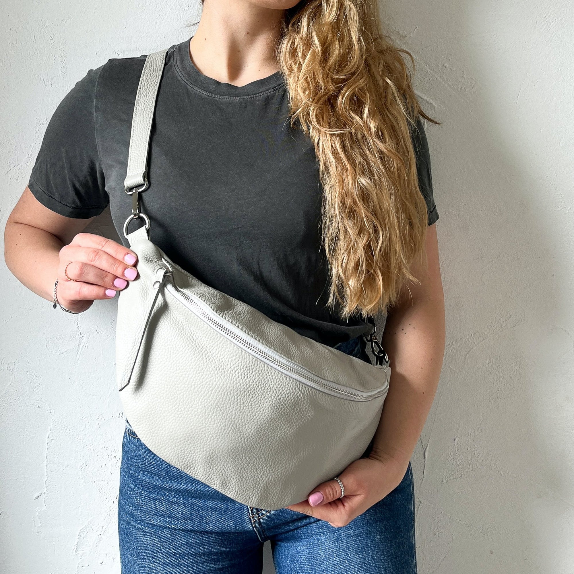 lepelou - leder - Bauchtasche - XL Bauchtasche LARA hellgrau - LPBLARHGRE