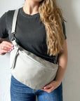 lepelou - leder - Bauchtasche - XL Bauchtasche LARA hellgrau - LPBLARHGRE