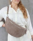 lepelou - leder - Bauchtasche - XL Wildleder Bauchtasche taupe mit Wechselgurt - LPBVALTAUXL1